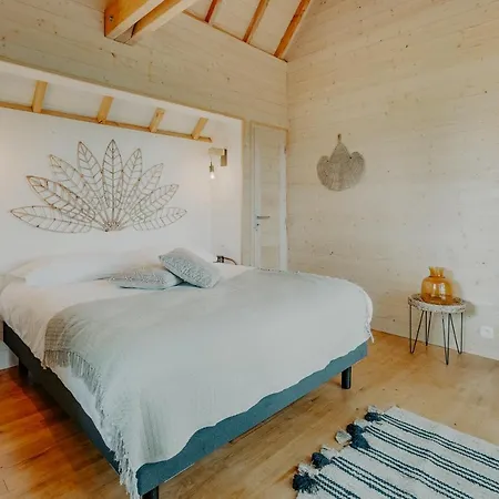 Les Girondines-lodges & *