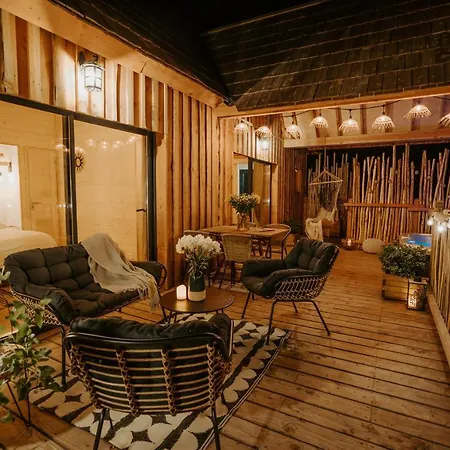 Les Girondines-lodges & *