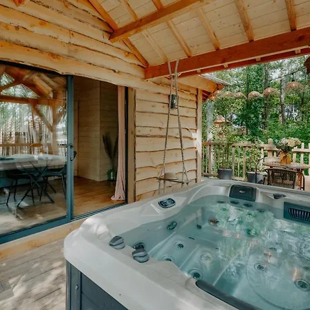 Les Girondines-lodges & *