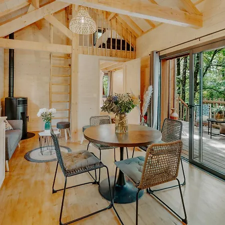 Les Girondines-lodges &