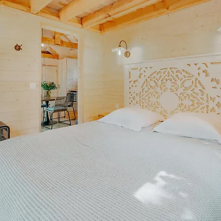 Les Girondines-lodges & Lodge *