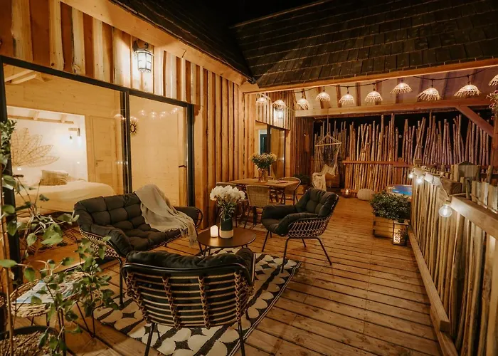 Les Girondines-lodges & *