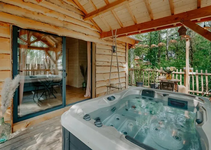 Les Girondines-lodges & *