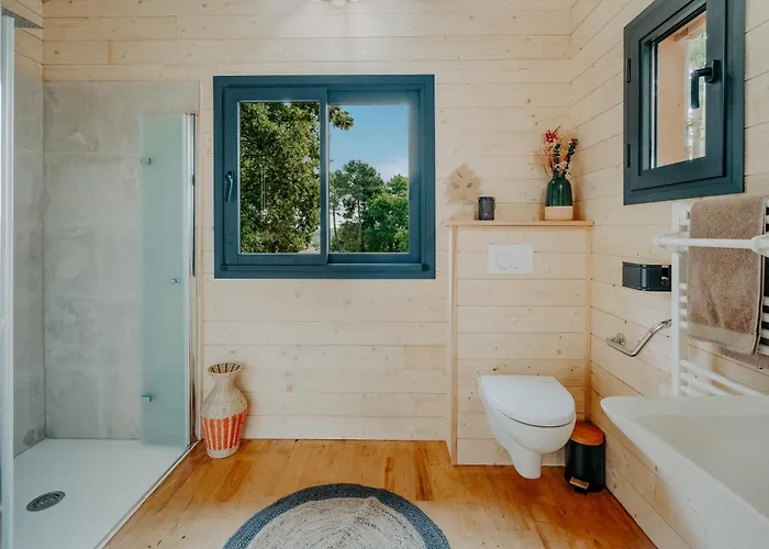 Les Girondines-lodges & بيت خشبي