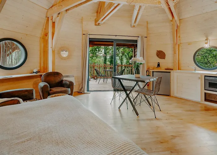 Les Girondines-lodges & بيت خشبي *