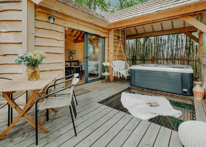 Les Girondines-lodges & مارتيلاك